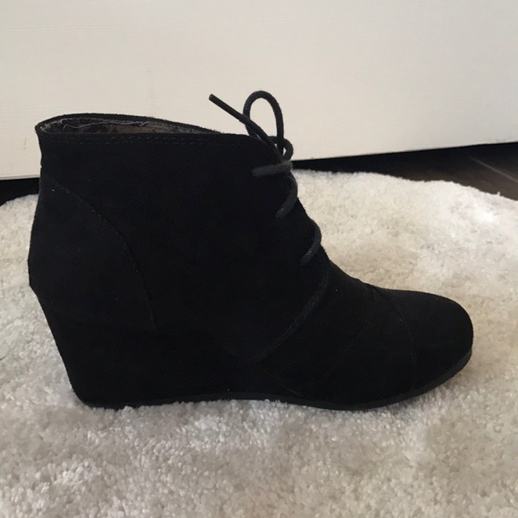 Shoes - Picture 3 of 3